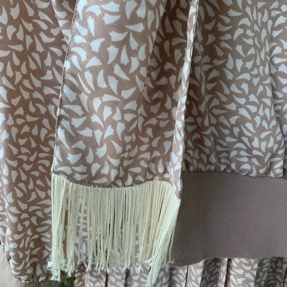 Vintage Andrea Gayle tan & cream, stylish fringe & pleated skirt & jacket set! - Picture 6 of 8